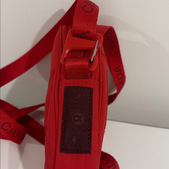 LULULEMON Future Legacy team Canada crossbody bag red adjustable strap full zip - Picture 8 of 16